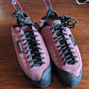 Adidas Five Ten Anasazi lace-up climbing shoes